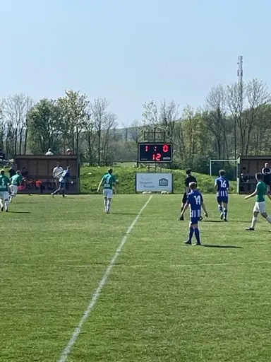 Till höger matchens lirare; Axel Ekström IFC och Jacob Josefsson IS Örnia