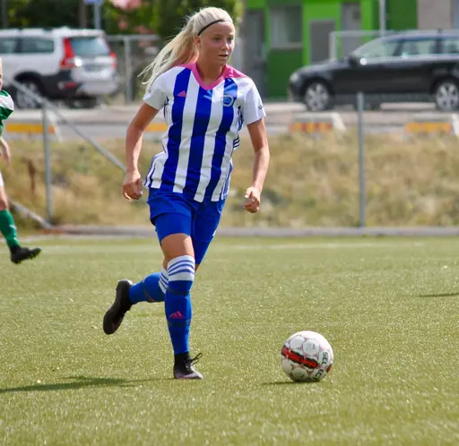 Tilda Boquist (10) och Krenare (11) var bägge målgörare i u-laget i tisdags. Saga Holm var planens gigant och dominerade på planen i matchen mot Glumslöv. Torsdagsträningen ägnade vi åt padel. 