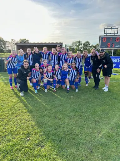 Tv: IFC Dam mot Getinge IF. Th: Matchens lirare, Alma Andersson IFC, Maja Arvehäll Getinge IF.