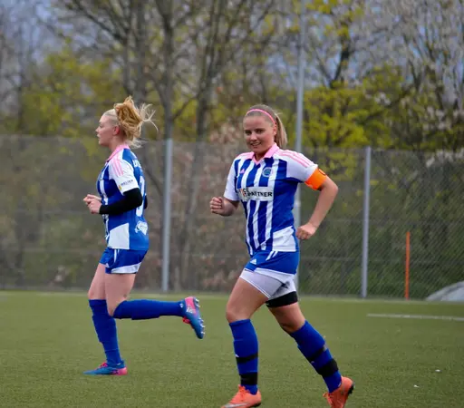 Emelie, stabil mittfältare och tvåmålsskytt i U-laget och Hanna C som inte ger sig i första taget i närkamperna