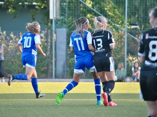 Tilda Boquist (10) och Krenare (11) var bägge målgörare i u-laget i tisdags. Saga Holm var planens gigant och dominerade på planen i matchen mot Glumslöv. Torsdagsträningen ägnade vi åt padel. 