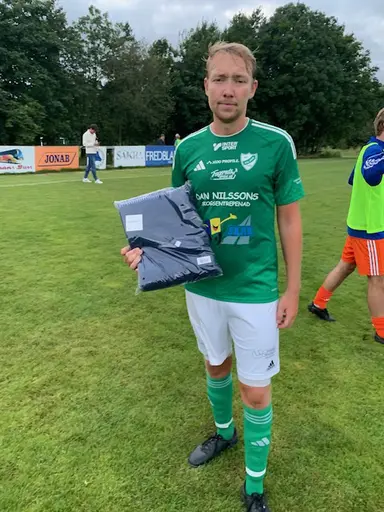 Vänster; IFC Dam mot Vinberg. Mitten; Emil Annerhult IFC. Höger ; Alfred Johansson BK Viljan. (klicka på bilden för att förstora)