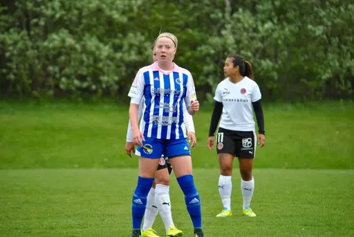 Sandra kan verklige sträcka på sig efter sitt 1-0 mål. Hanna C tar för sig (gammal bild) och det ser vi fram emot att hon fortsätter göra