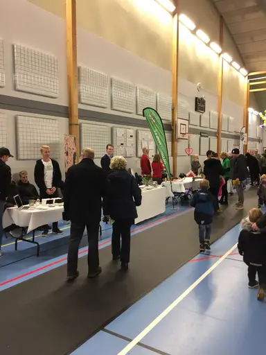 lite vimmelbilder! Uppesittarlotter, bingolotto kalender och granar fortsätter vi att sälja fram till den 22.