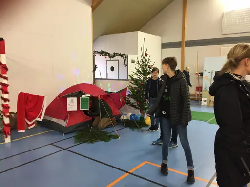 lite vimmelbilder! Uppesittarlotter, bingolotto kalender och granar fortsätter vi att sälja fram till den 22.