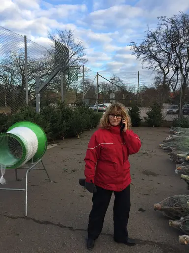 lite vimmelbilder! Uppesittarlotter, bingolotto kalender och granar fortsätter vi att sälja fram till den 22.