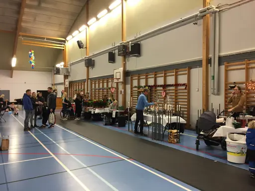 lite vimmelbilder! Uppesittarlotter, bingolotto kalender och granar fortsätter vi att sälja fram till den 22.