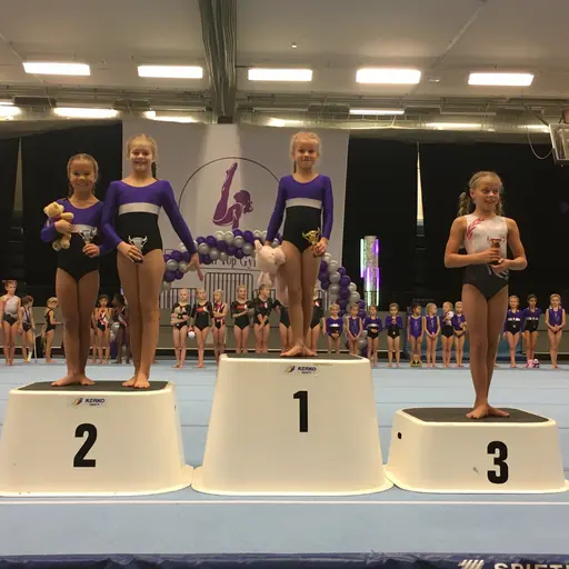 På en helg kan man hinna med mycket! Uppvisning och STG CUP 2018!