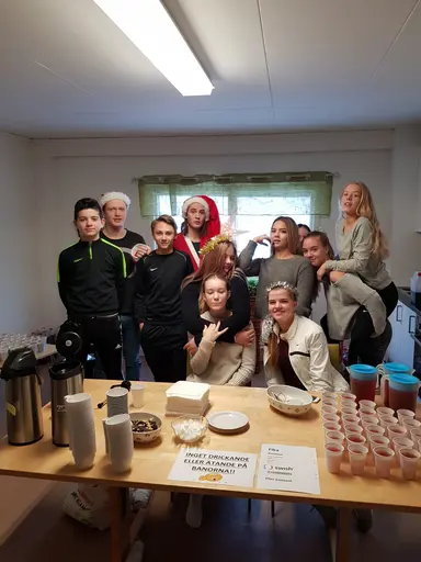 Julklappscupen 2017: Deltagare, tränare och våra frivilliga ungdomar