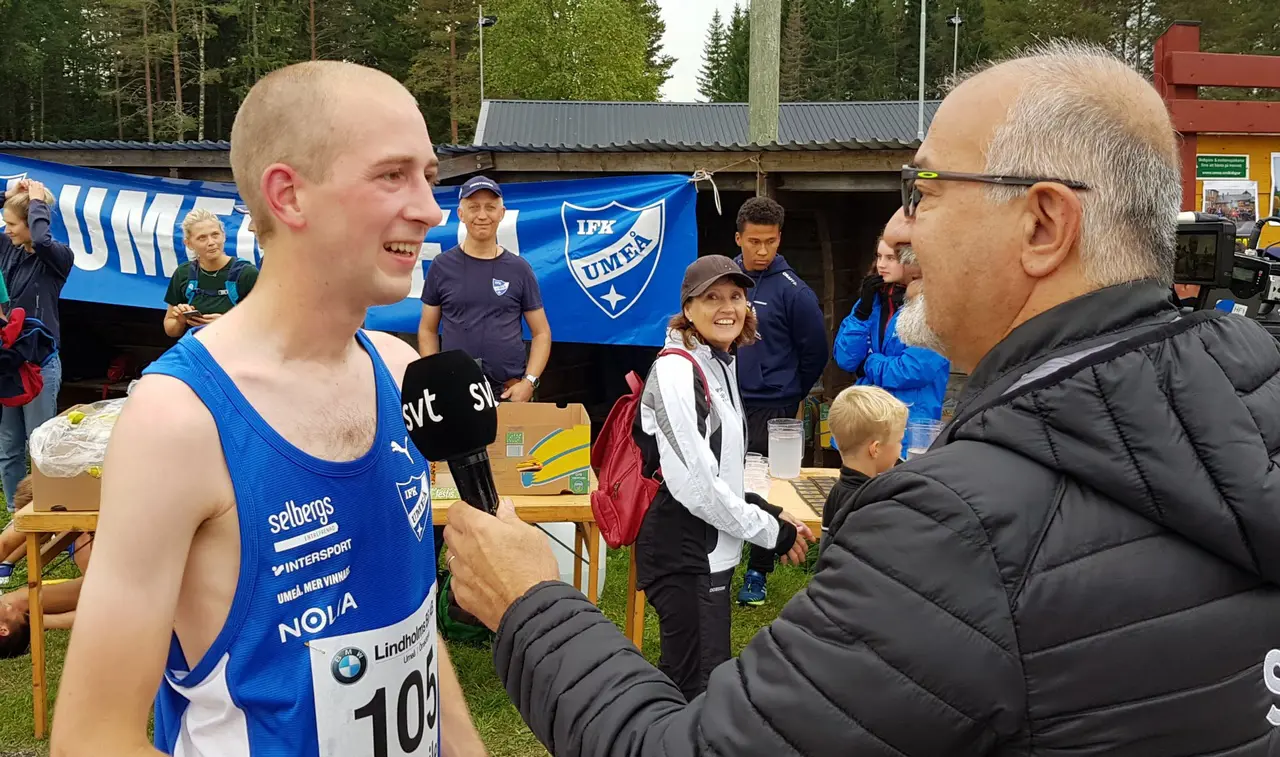 Dagens rekordman Karsten Meier intervjuas av SVT efter loppet