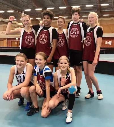 Västerbottens 13-14 lag som vann stafetten 8x200m