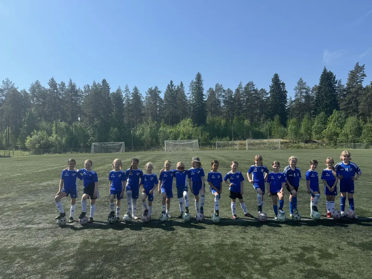 Taggade tjejer innan match