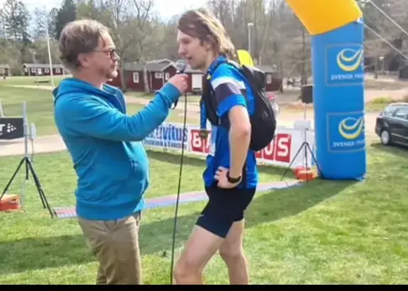 Rasmus intervjuas efter att ha gått i mål som SM-8:a