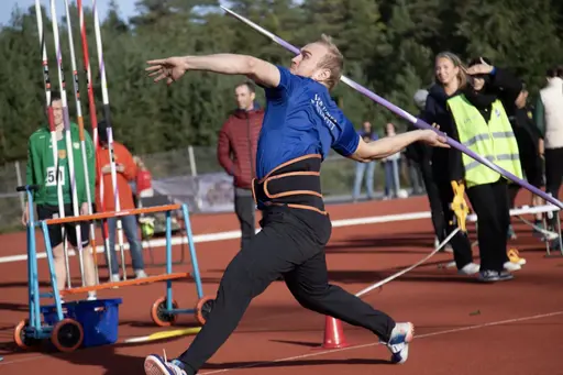 Jonatha Olofsson. Västerbottens stafettlag i P13 Harry Signal, Joel Wirén, Joel Almqvist, Erik Lundbäck, Jonathan Olofsson. Albert Ottander vinner spjut. Göran Kero tävlingsledare. Foto VK