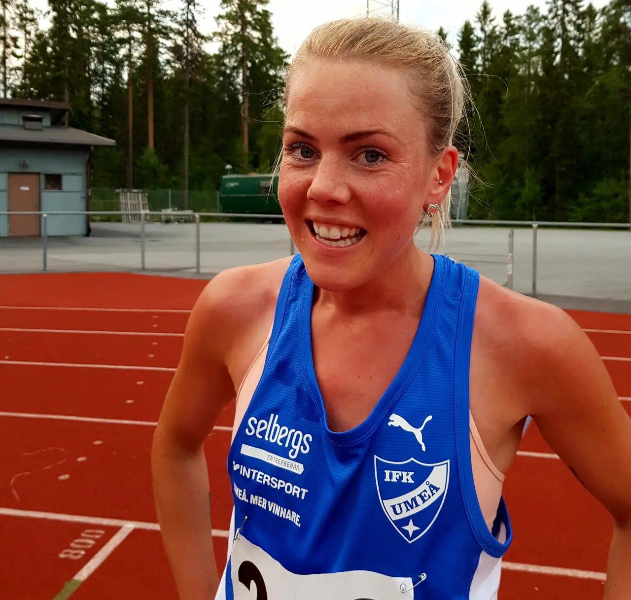 Kvällens snabbaste tjej, Malin Skoog fick en fin genomkörare innan helgens SM i Uppsala