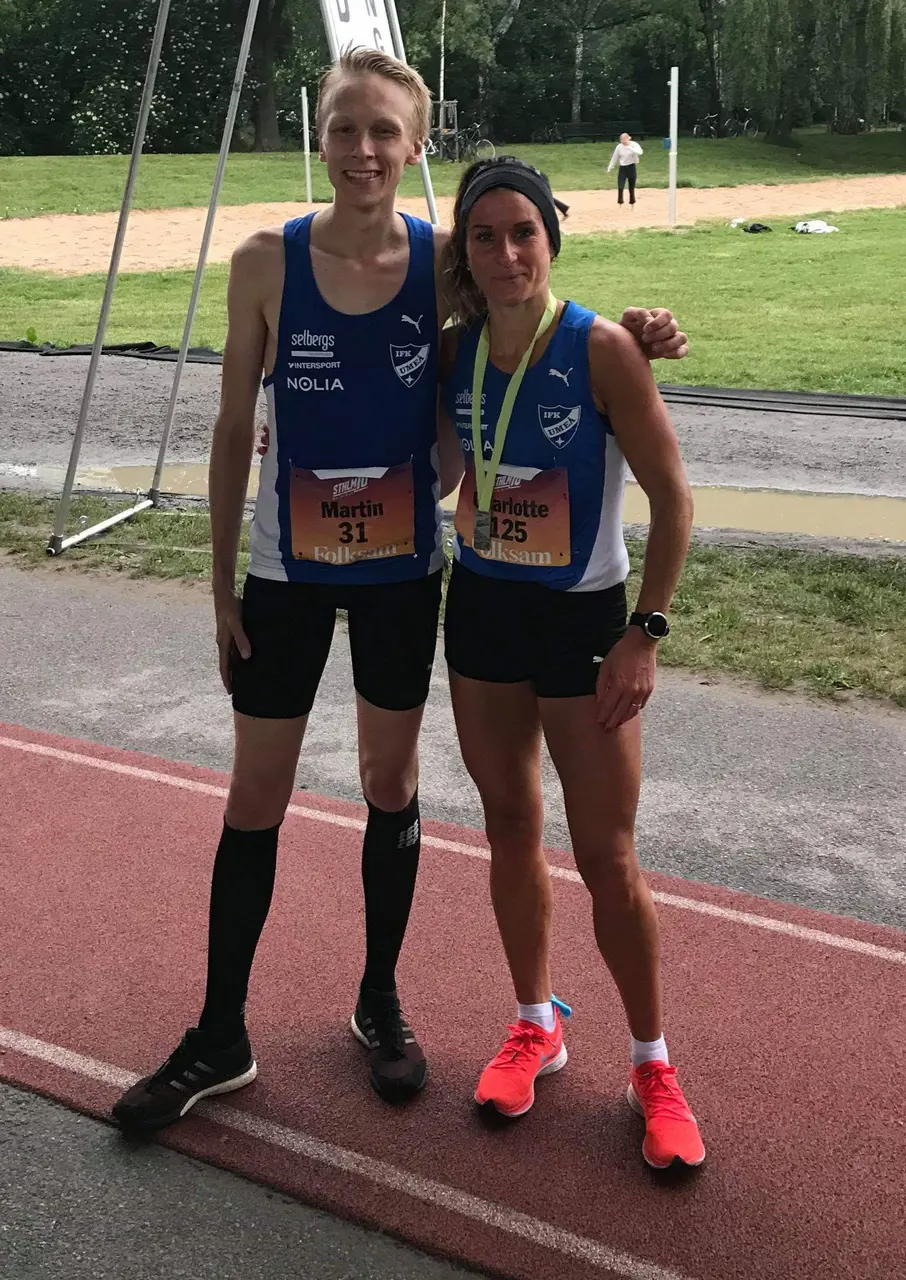 Martin och Charlotte pustar ut efter genomfört lopp