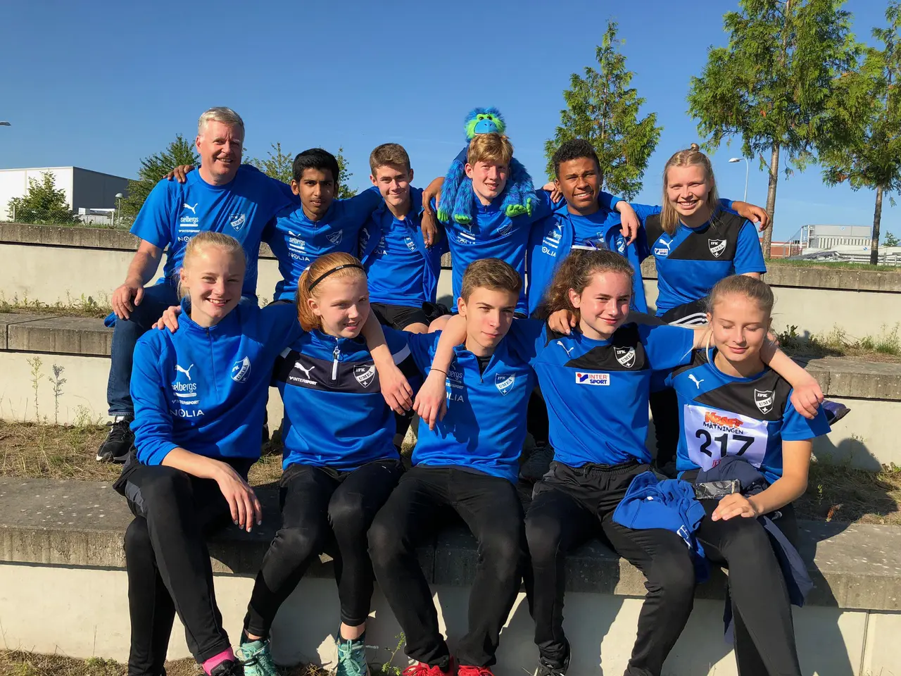 Övre raden Jonas (ledare), Haris, Vilmer, Elvis, Isac, Ellen (ledare). Nedre raden Stella, Kerstin, Julian, Elin Hammar, Elin Hellqvist