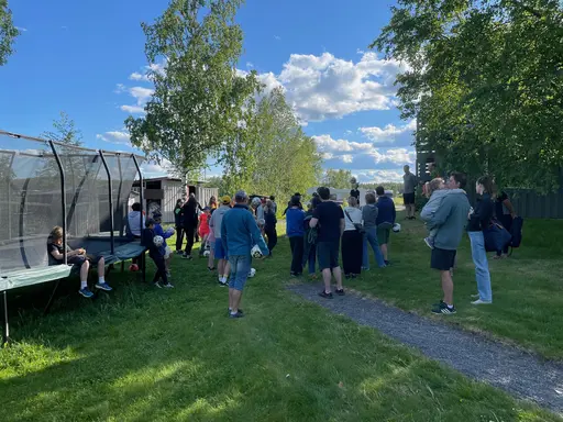 En varm juni med match + bad i Vännäsby och Umeälven samt en rolig kväll i Anumark med fotbollsgolf och hamburgare (och föräldrar).