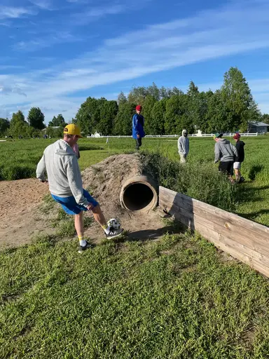 En varm juni med match + bad i Vännäsby och Umeälven samt en rolig kväll i Anumark med fotbollsgolf och hamburgare (och föräldrar).