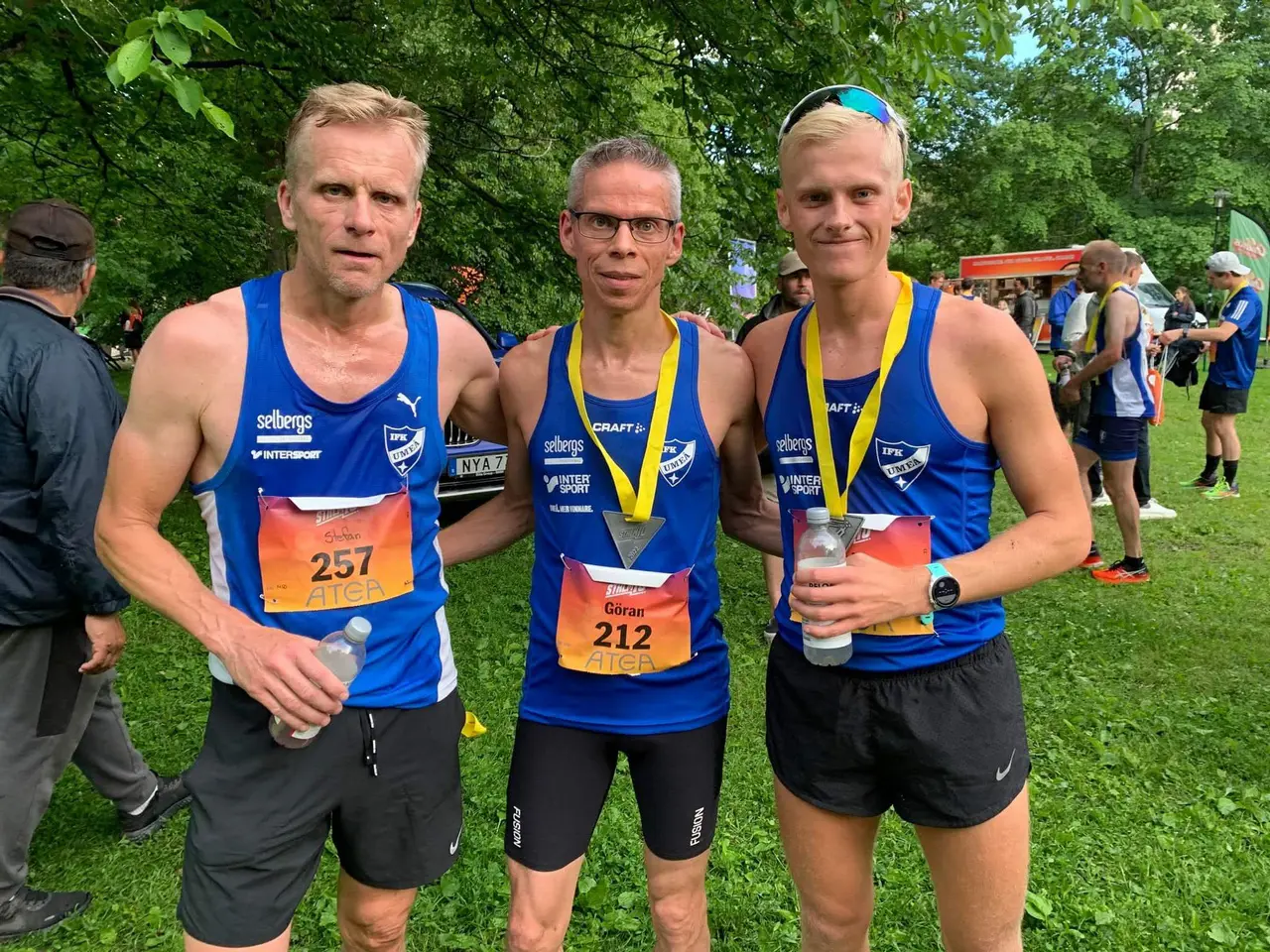 Stefan Björck, Göran Jonsson och Erik Linnér i målområdet i Rålambshovsparken