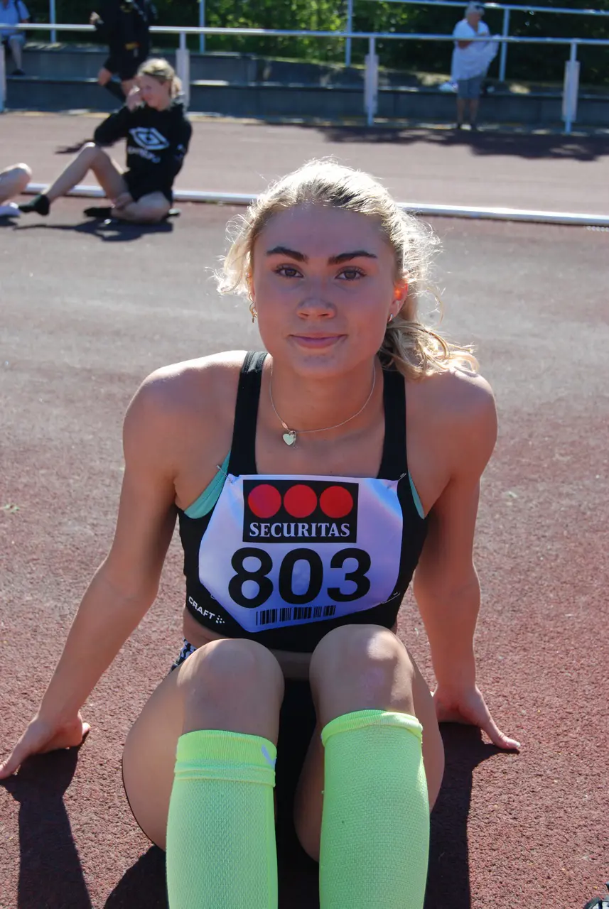 Ally Robertsson Holmberg rev hårfint på 166 cm