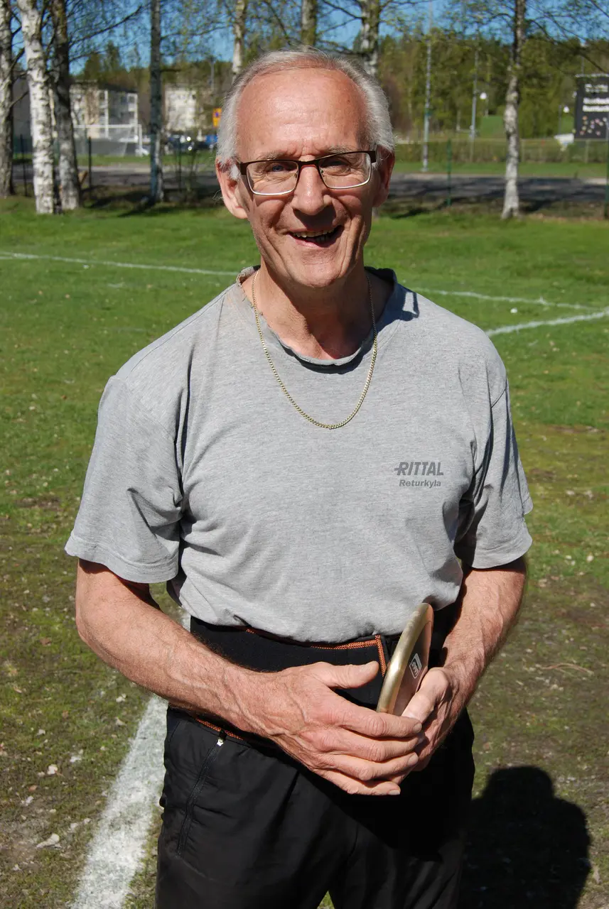Lars Bergsten segrade på 32,86 i slägga och 32,57 i diskus