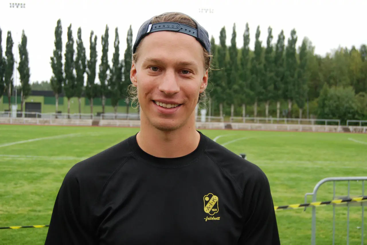Jonathan Marklund imponerande i längdhopp och 100 m