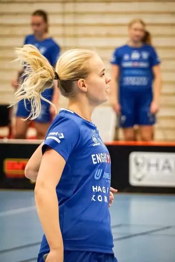 Sofie Andersson i KIBF- och Hagforströjan