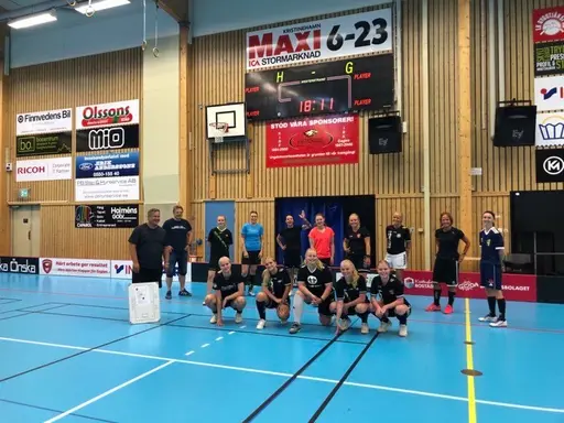 Anders Abnell, Stefan Sandberg och delar av damtruppen säsongen 20/21