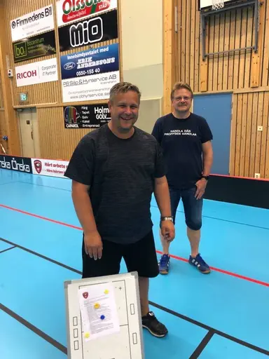 Anders Abnell, Stefan Sandberg och delar av damtruppen säsongen 20/21