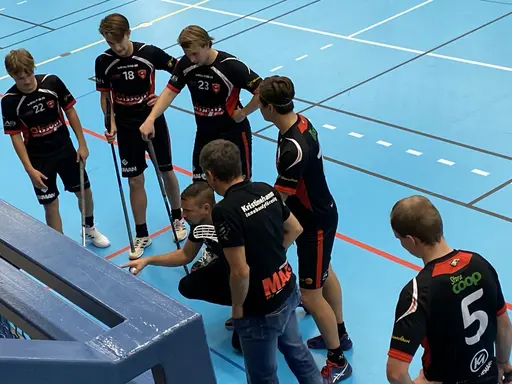 Stort jubel i Brogårdshallen när KIBF herr A tog sin första div II seger 