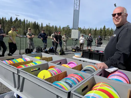 Fint väder och absolut myggfritt=bästa tiden för discgolf tävling