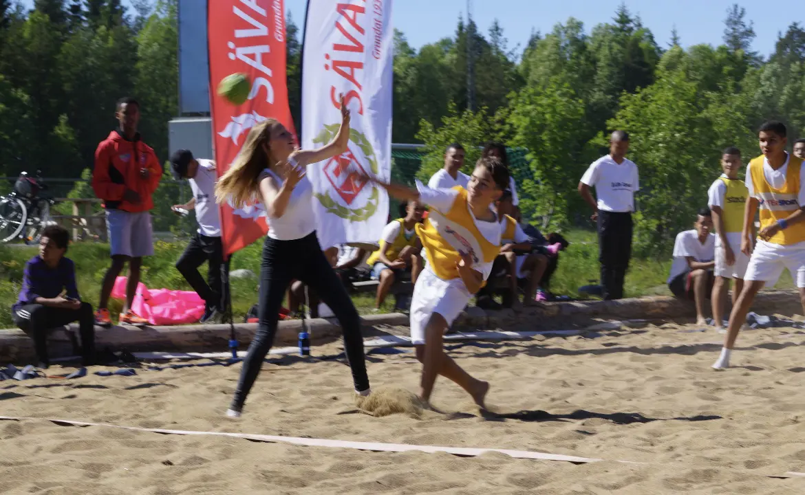 Kom och ha kul med beachhandboll i juni