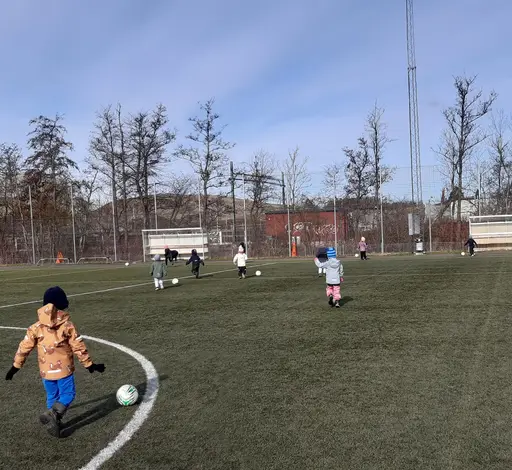 Träning innan gemensam fika med syskon och föräldrar