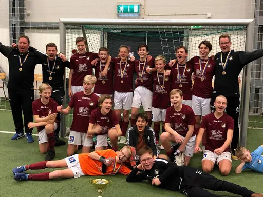 Så många killar och tjejer i vinrött