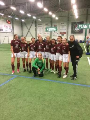 Så många killar och tjejer i vinrött