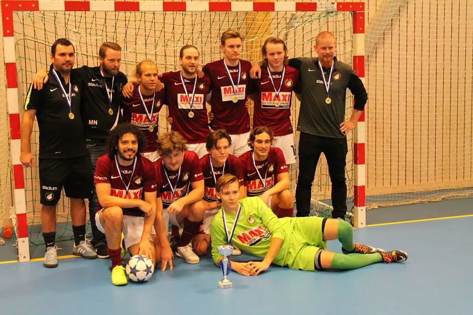 Bild lånad från Kenneth Johnsson (för mer bilder från cupen besök hans sida www.skargardsfotboll.se