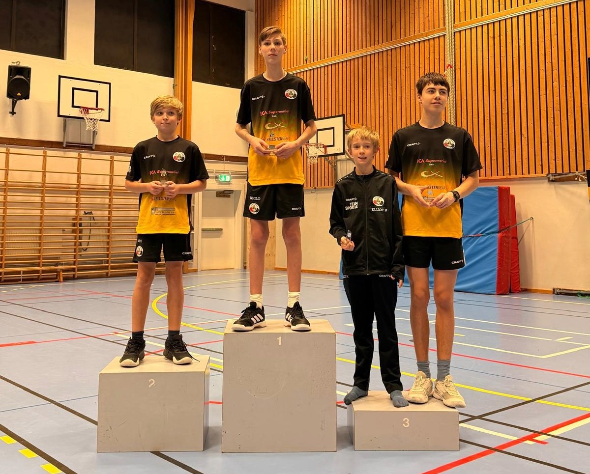 I klassen max 499 var det enbart Åsa-spelare på prispallen. Nhilo Blomst Jensen på första plats. Mio Franzén på andra plats och på delad 3:e plats Elliot Rydenberg och Leo Hellsten