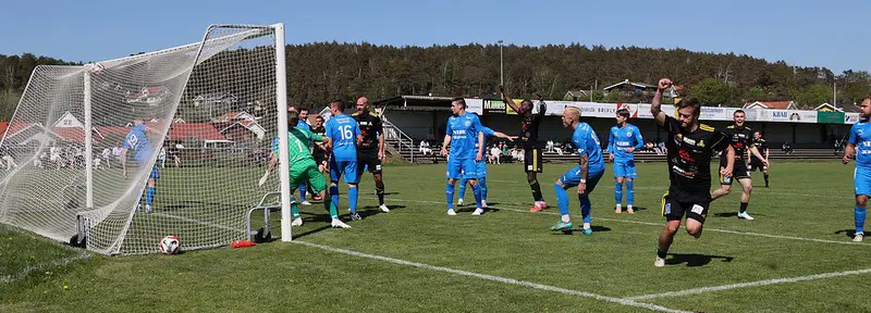 Hampus Furublad nickar in 2-1. Foto: Roger Nilsson