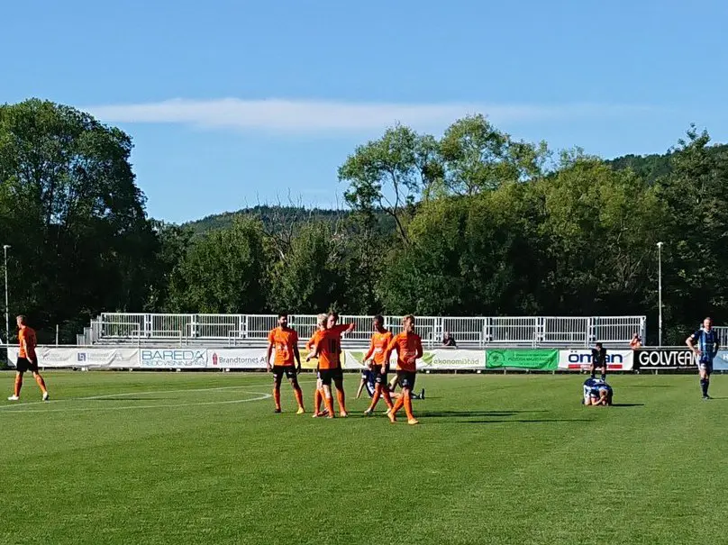Tornspelarna firar efter slutsignalen. Foto: Håkan Backlund