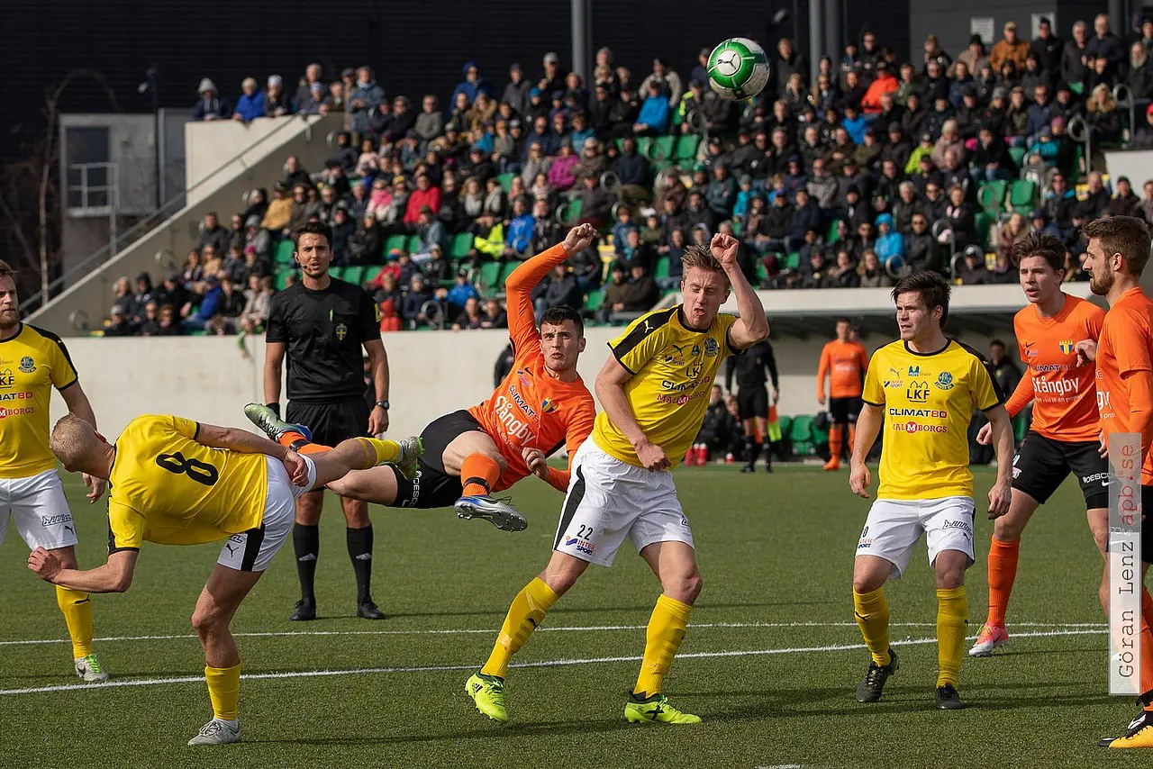 Torn fick spela inför storpublik i seriepremiären mot Lunds BK. På söndag lär det kunna bli en ännu bättre publiksiffra. Foto: Göran Lenz, apb.se