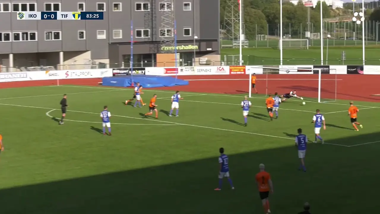 Anton Kinnanders skott mot slutet resulterade bara i en hörna. Bild från Ettanplay.
