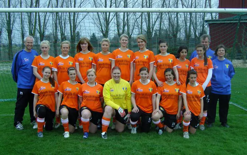 Bilden tagen i Stångby inför seriepremiären 2008. Det var då första gången på nästan 20 år som Torns IF hade ett damlag i seriespel