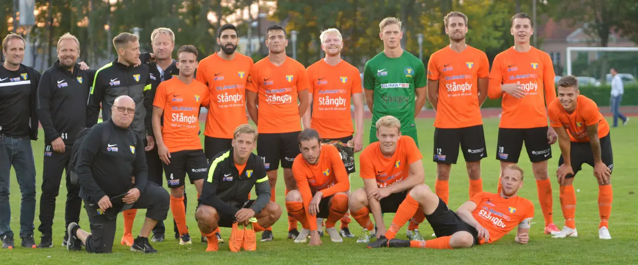 Glada Tornare efter att ha gått vidare i Svenska cupen. Foto: Lola Nilsson