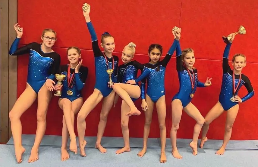 Glada gymnaster