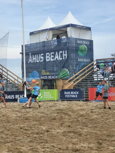 Full fart i sanden i Åhus