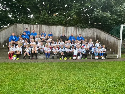 Gruppfoton från alla grupper från 4 år och upp till 13 år