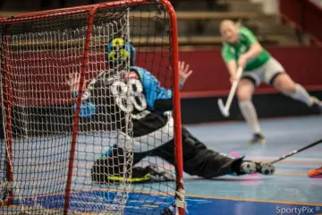 Målvakten Monica Nilsson stod för inte mindre än hela (ofattbara) 36 räddningar i bortamötet mot svårspelade Lindome IBK. Detta när Fristad GOIF fick med sig en poäng via slutresultatet 4-4.