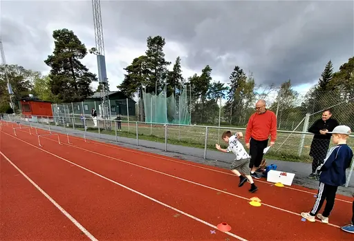 Stationer i Kids Athletic