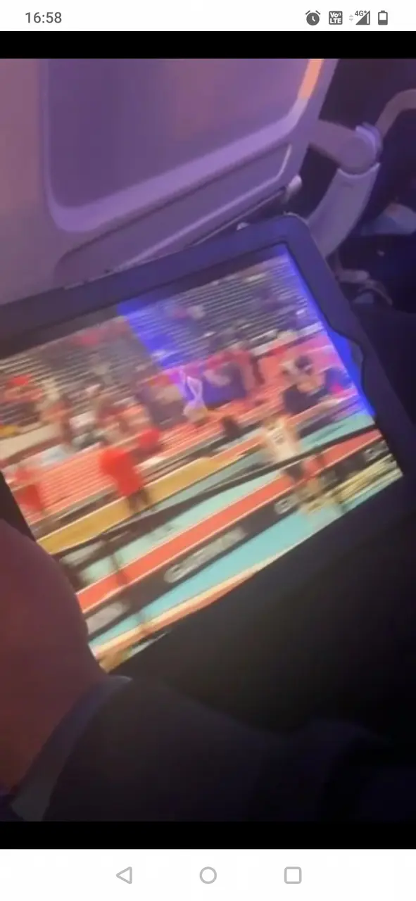En suddig bild på Emilia plockad från en film.